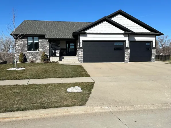 1524 Rockwell Trl, Vermillion, SD 57069
