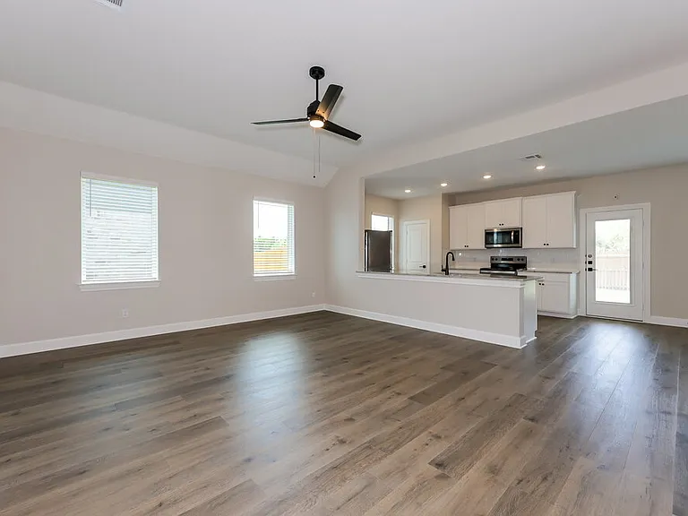 329 Magnolia Blvd — Photo 4