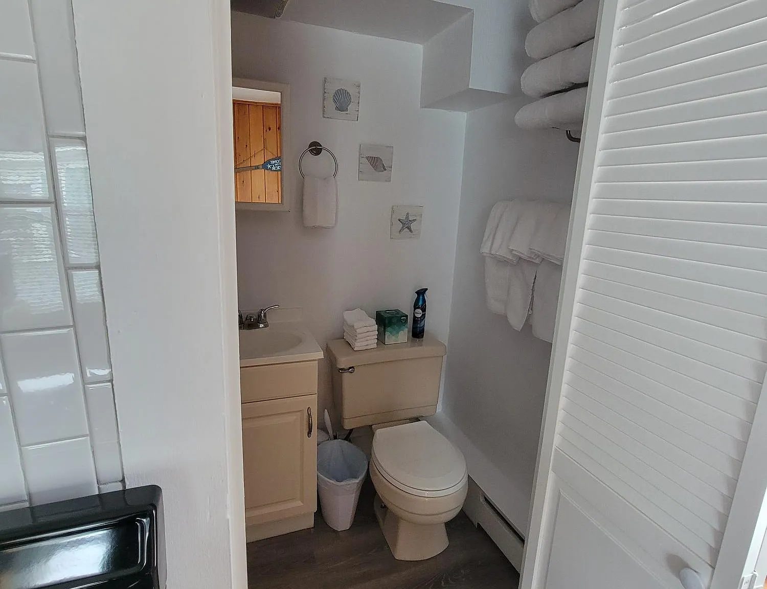 Studio, 300 sqft, $1,600 — Photo 3