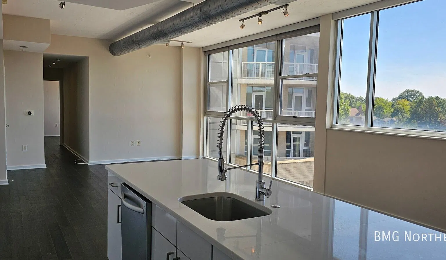 Upscale 2BR/2.5 BA Condo In Contemporary Steel And Glass High-Rise Building — Photo 3