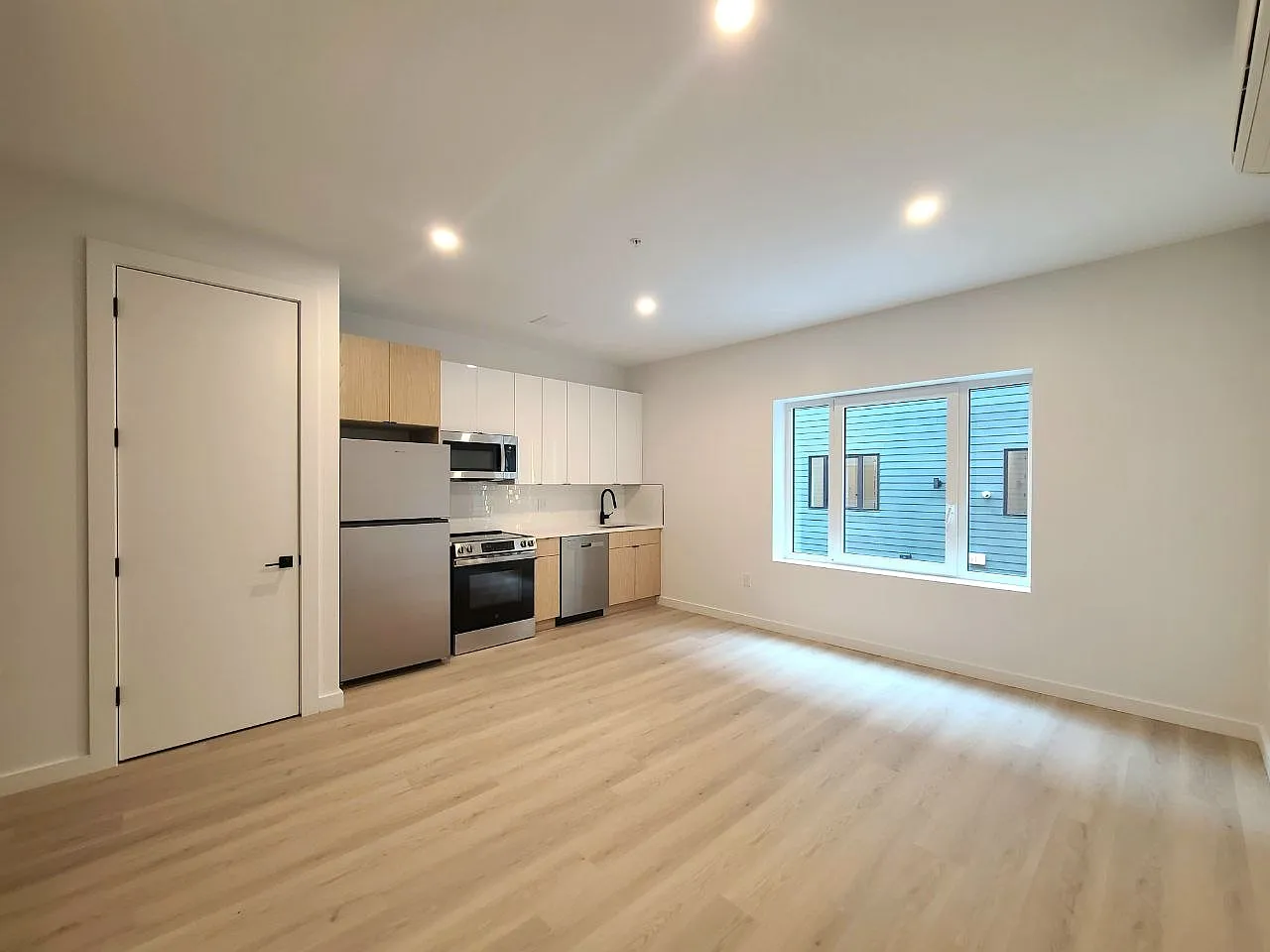 Studio, 500 sqft, $1,995 — Photo 1