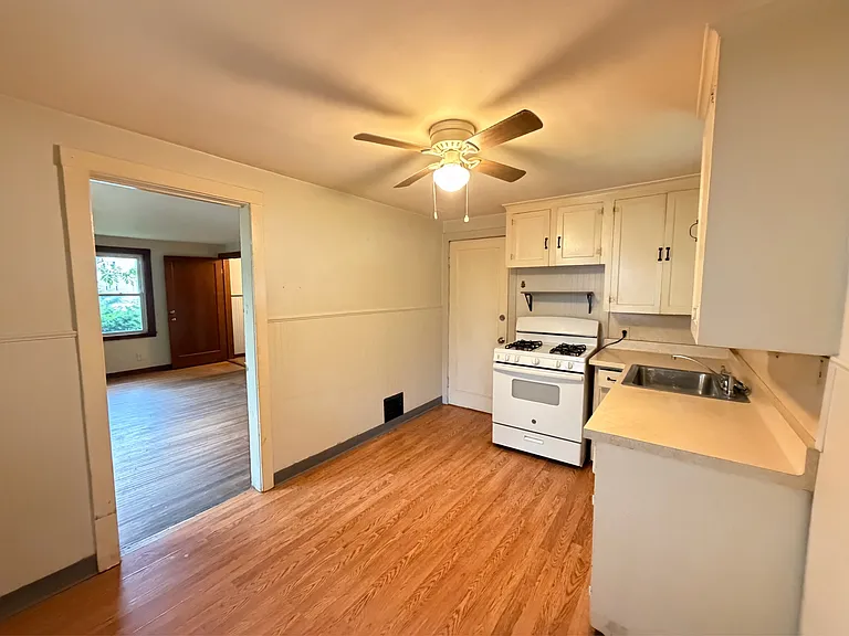 160 Woodward Ave — Photo 3