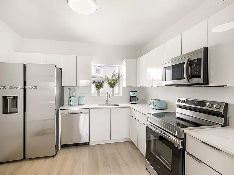 9881 E Bay Harbor Dr #205 — Photo 8