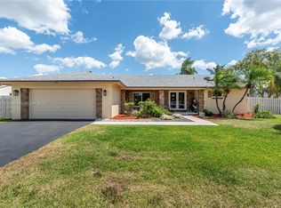 940 Blue Ridge Way, Davie, FL 33325