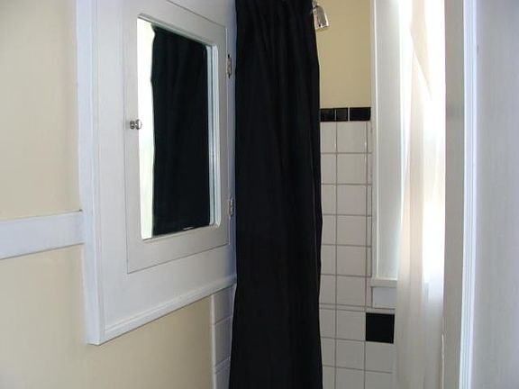 5th image of 531 Lewis Ave #0