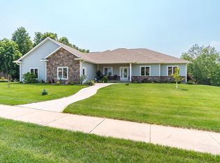 606 Deerwood St, Holmen, WI 54636