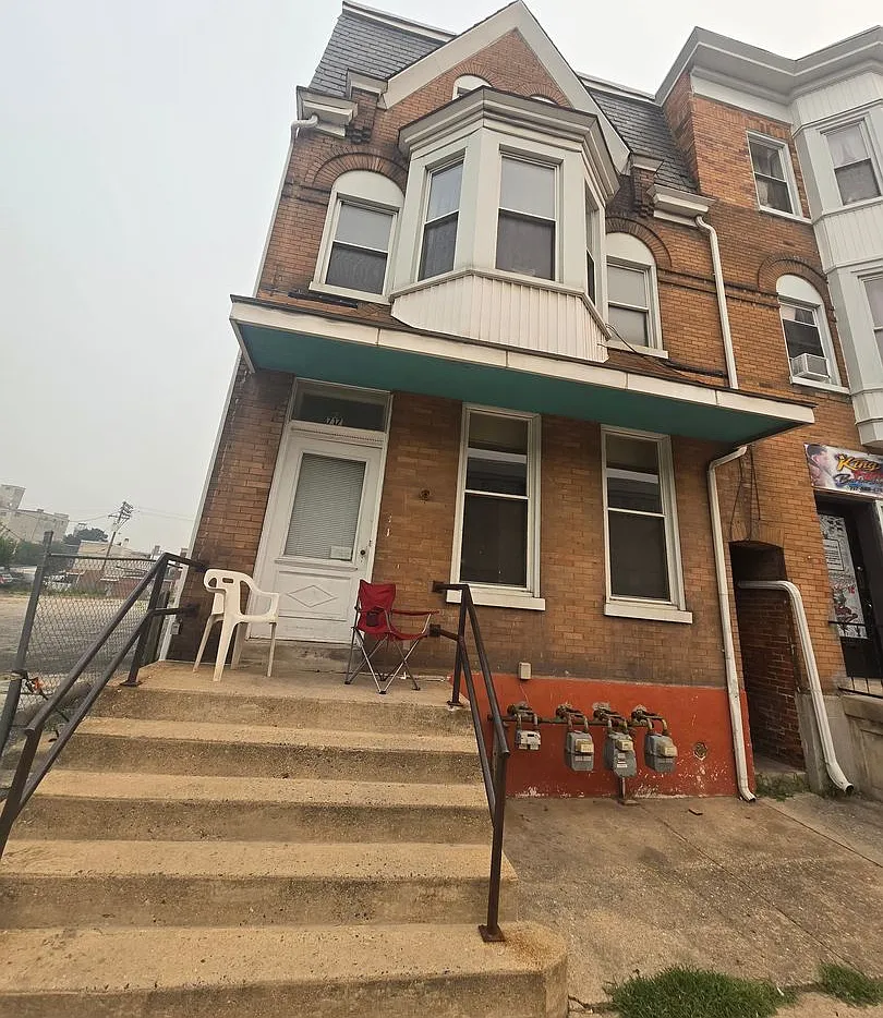 717 W Market St — Photo 1