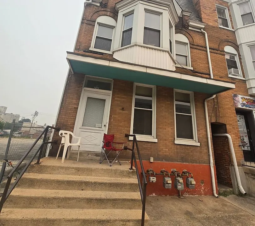 717 W Market St
