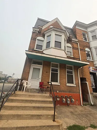 717 W Market St Photo 1