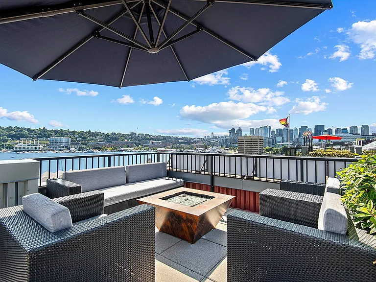 1611 on Lake Union — Photo 27