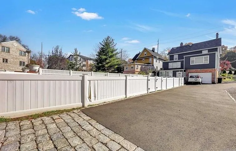 3 bed, 900 sqft, $2,350 — Photo 3