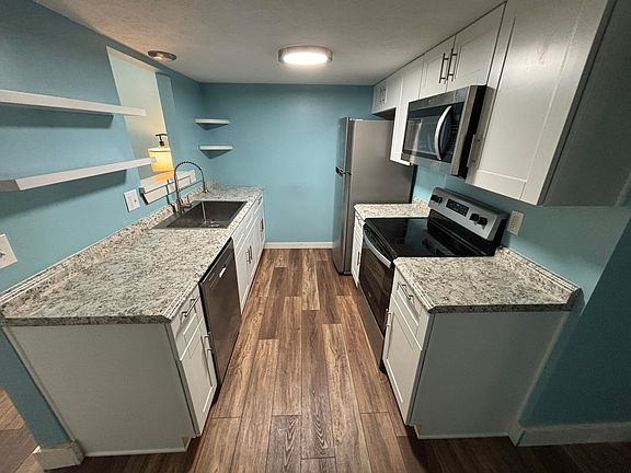 2nd image of 907 Sierra Pl APT 56