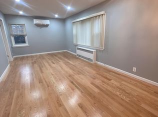 15-42 Utopia Pkwy FLOOR 2, Whitestone, NY 11357