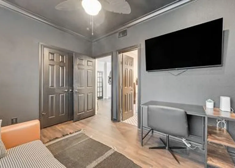 3411 W 6th St — Photo 16