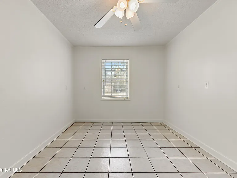 633 Keller St — Photo 7