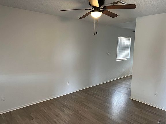 3rd image of 835 W Canal Dr