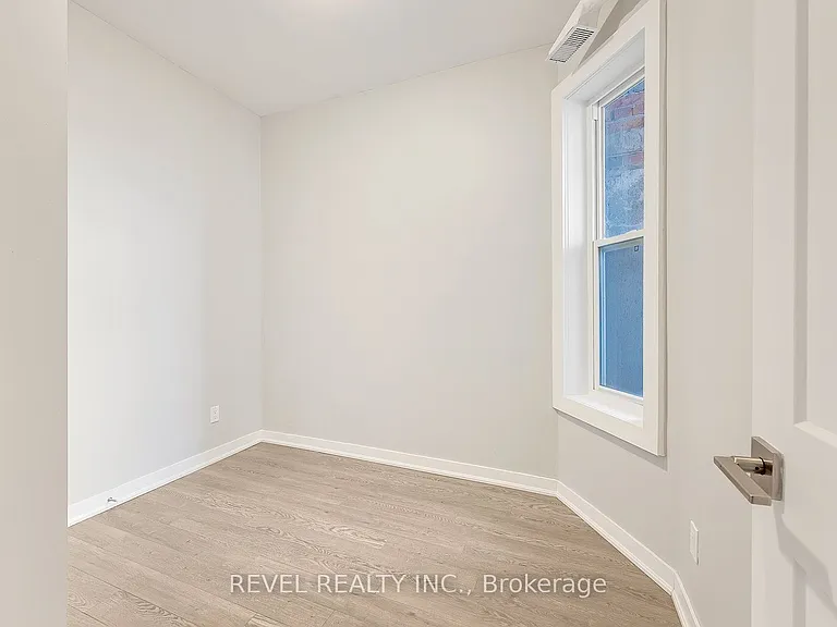 657 Barton St E #302 — Photo 20