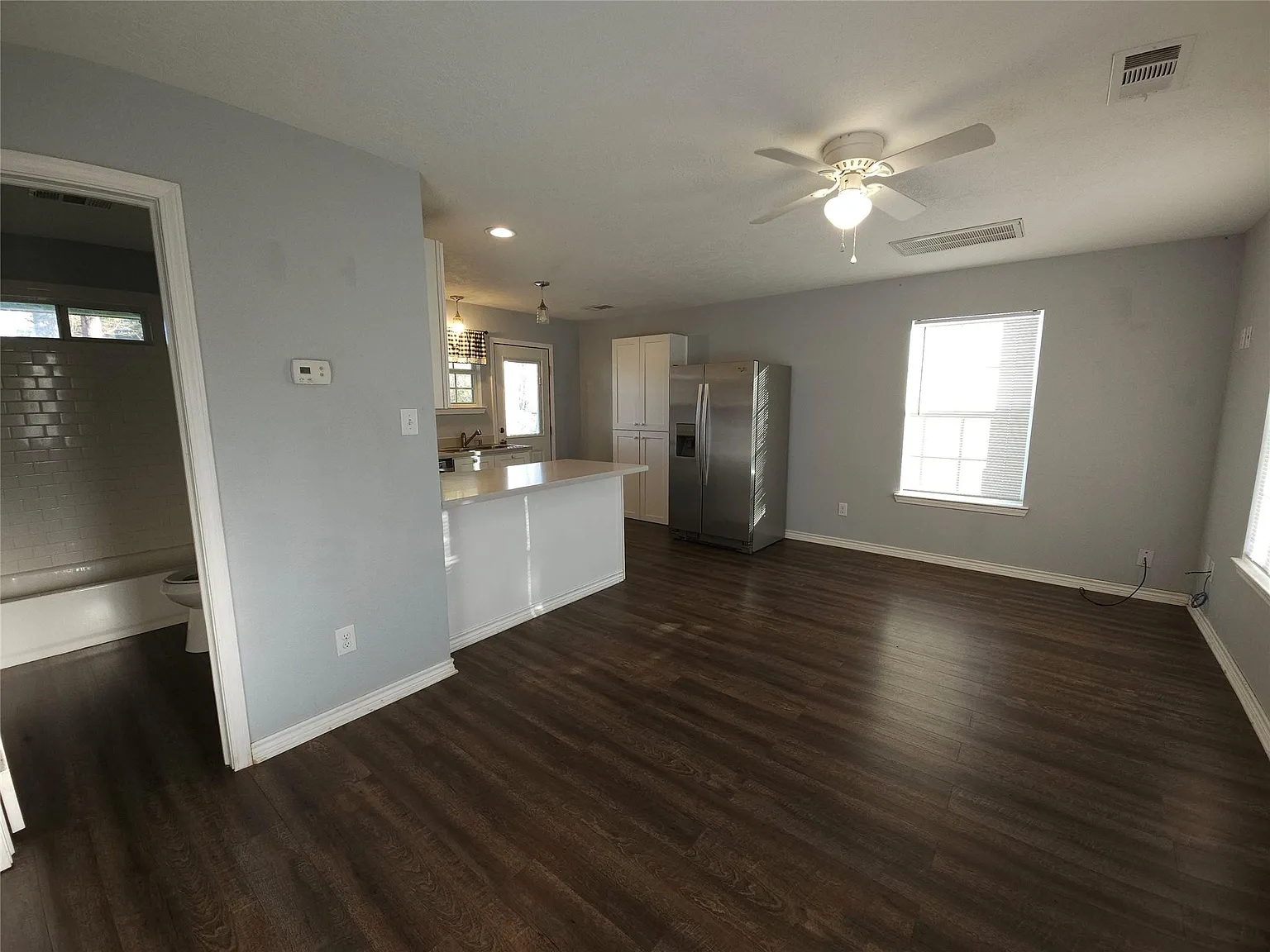2 bed, 1.0 bath, 1380 sqft, $1,800 — Photo 3