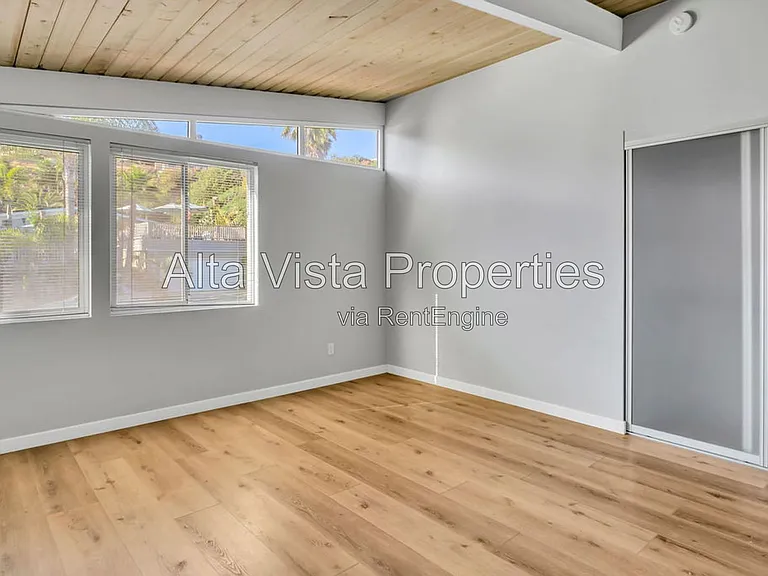 2569 Loring St — Photo 22