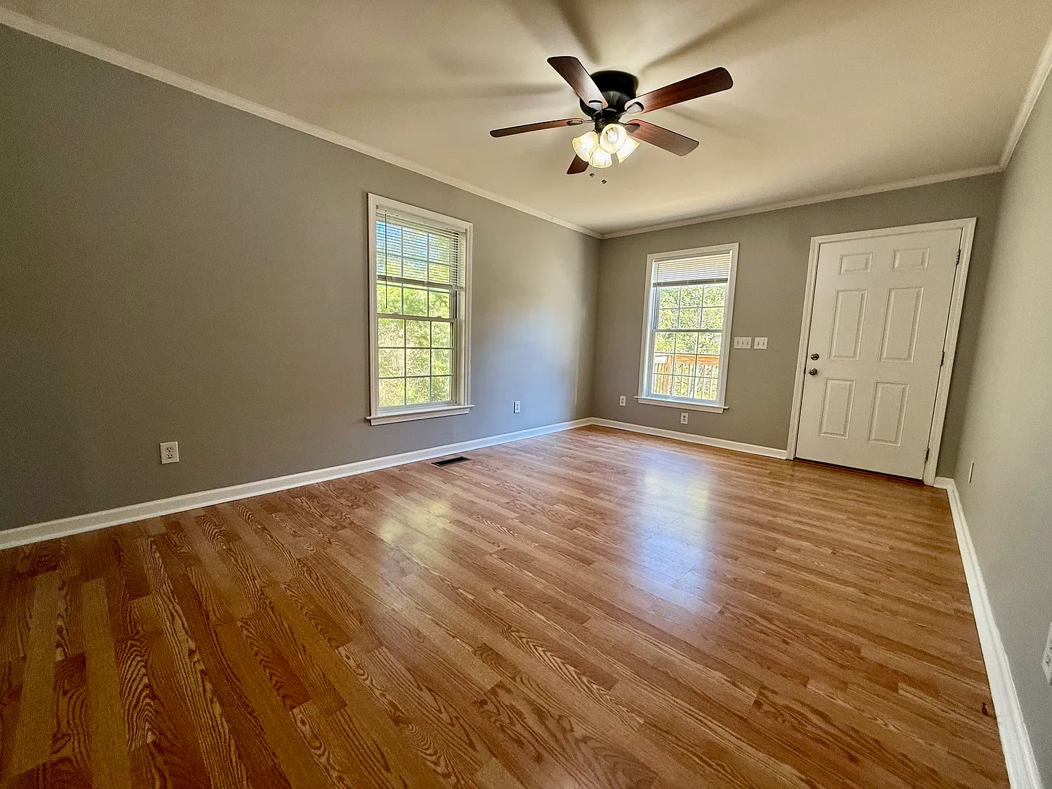 3 bed, 1056 sqft, $2,050 — Photo 3