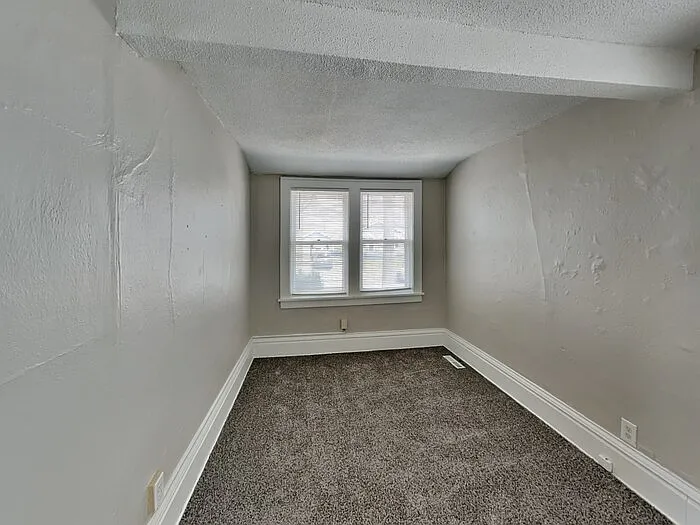 2068 Reaney Ave E — Photo 14