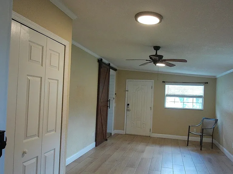 464 Judy St — Photo 17