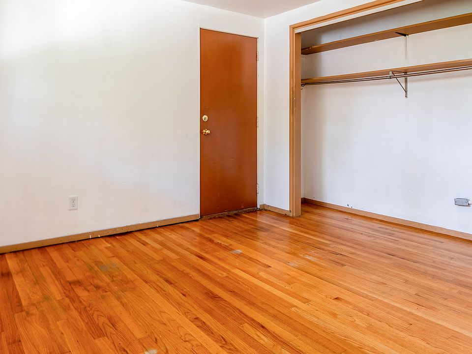 Bedroom with closet