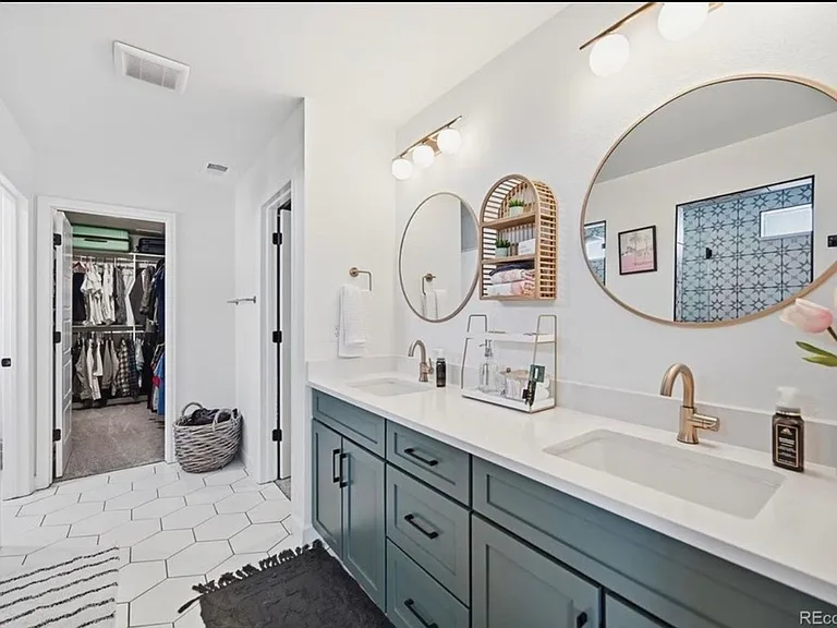 7254 S Waterloo Way — Photo 9