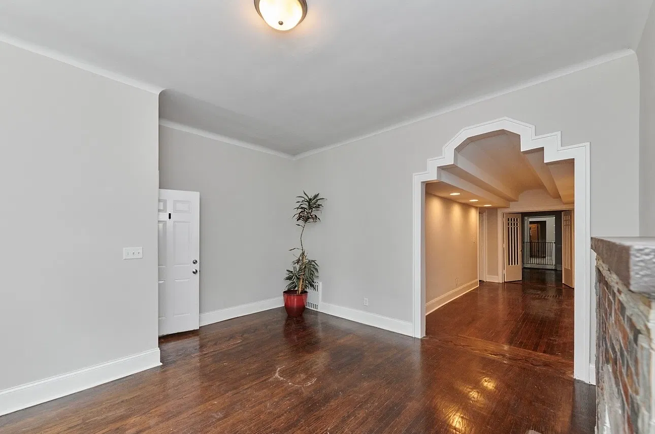 618 E 50th Pl — Photo 4
