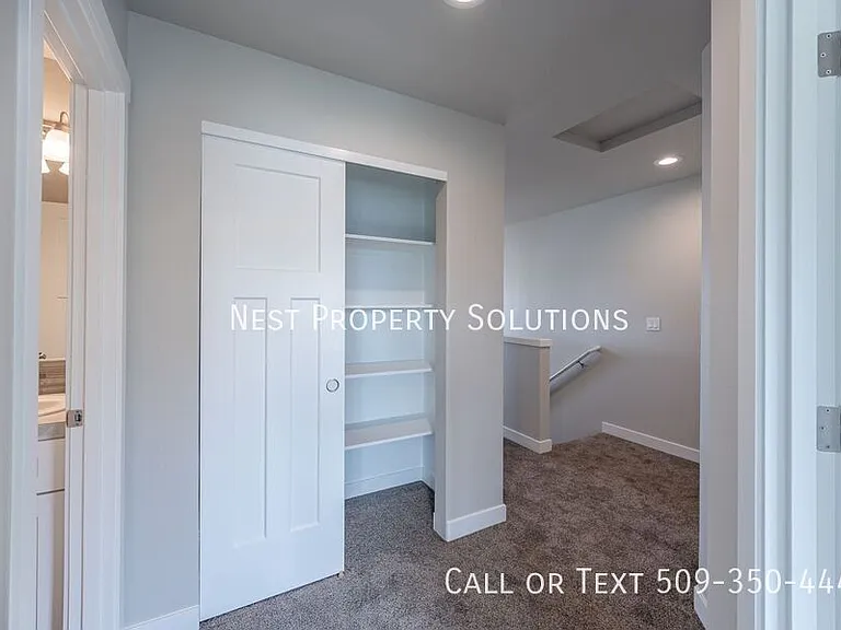 651 Hargraves Ave NE #B — Photo 34