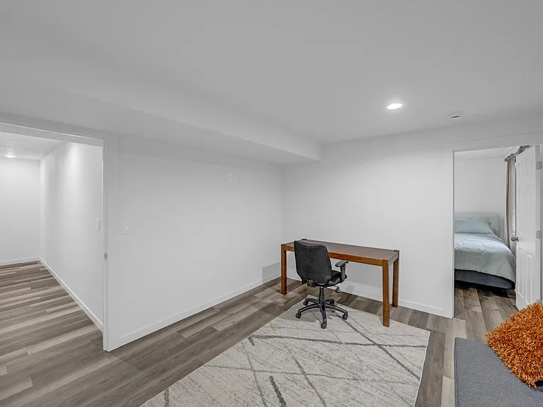 690 SE Booth Ave — Photo 22