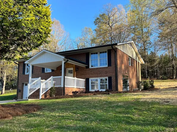 117 Kingswood Place Dr, Walnut Cove, NC 27052