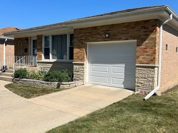 8421 N Olcott Ave, Niles, IL 60714