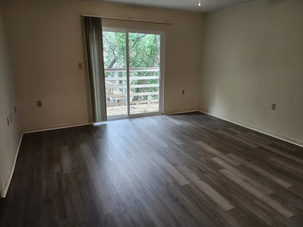 26 8th St #26A, Shalimar, FL 32579