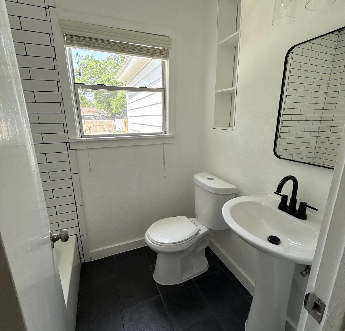 3 bed, 1.0 bath, 984 sqft, $1,595 — Photo 3