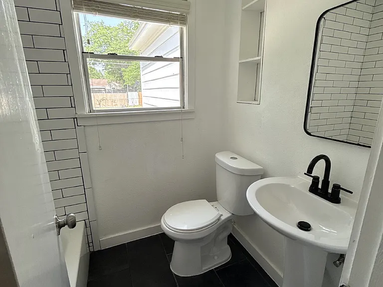1607 McAdams Ave — Photo 7