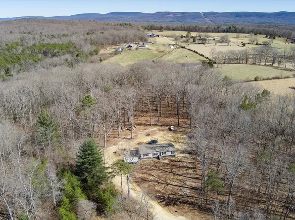 1853 Brown Creek Dr, Crossville, TN 38571