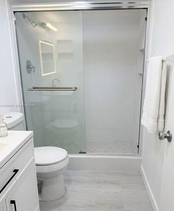 5th image of 220 Lakeview Dr APT 102