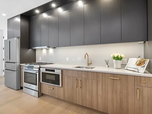391 1st St #4-D, Jersey City, NJ 07302
