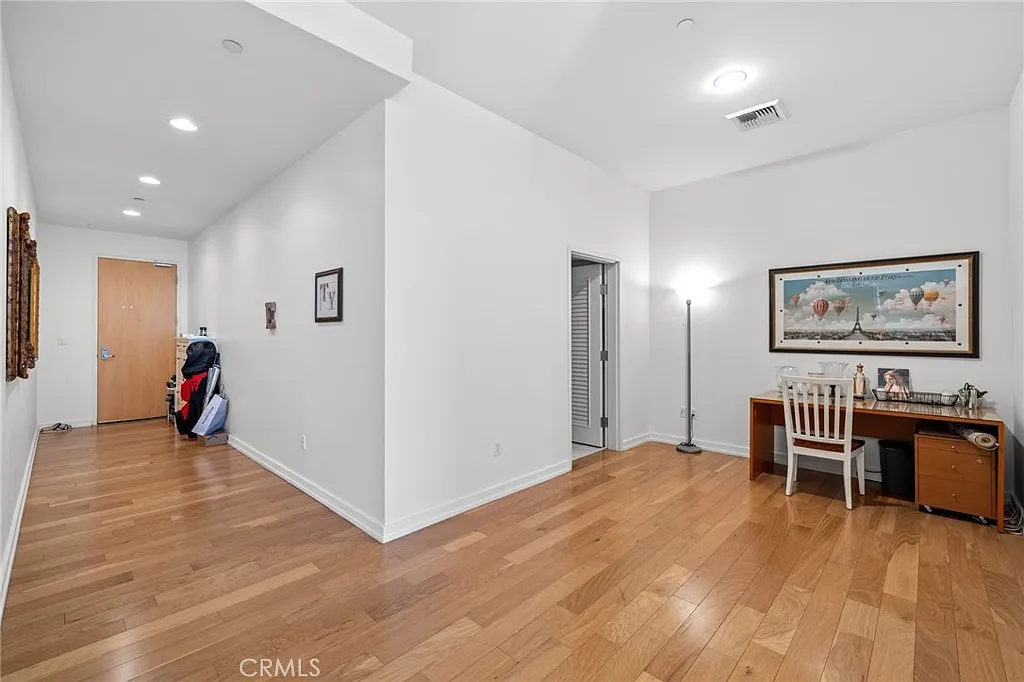2 bed, 1580 sqft, $4,200 — Photo 3