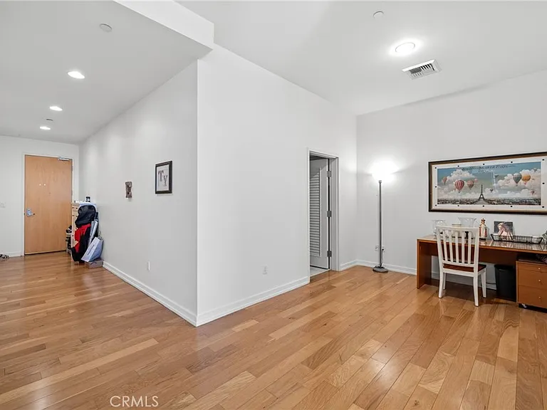 801 S Grand Ave #1611 — Photo 3