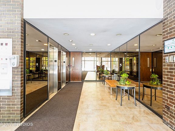 2nd image of 5401 S Hyde Park Blvd APT 1102