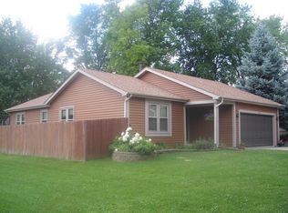 105 Grow Ln, Streamwood, IL 60107