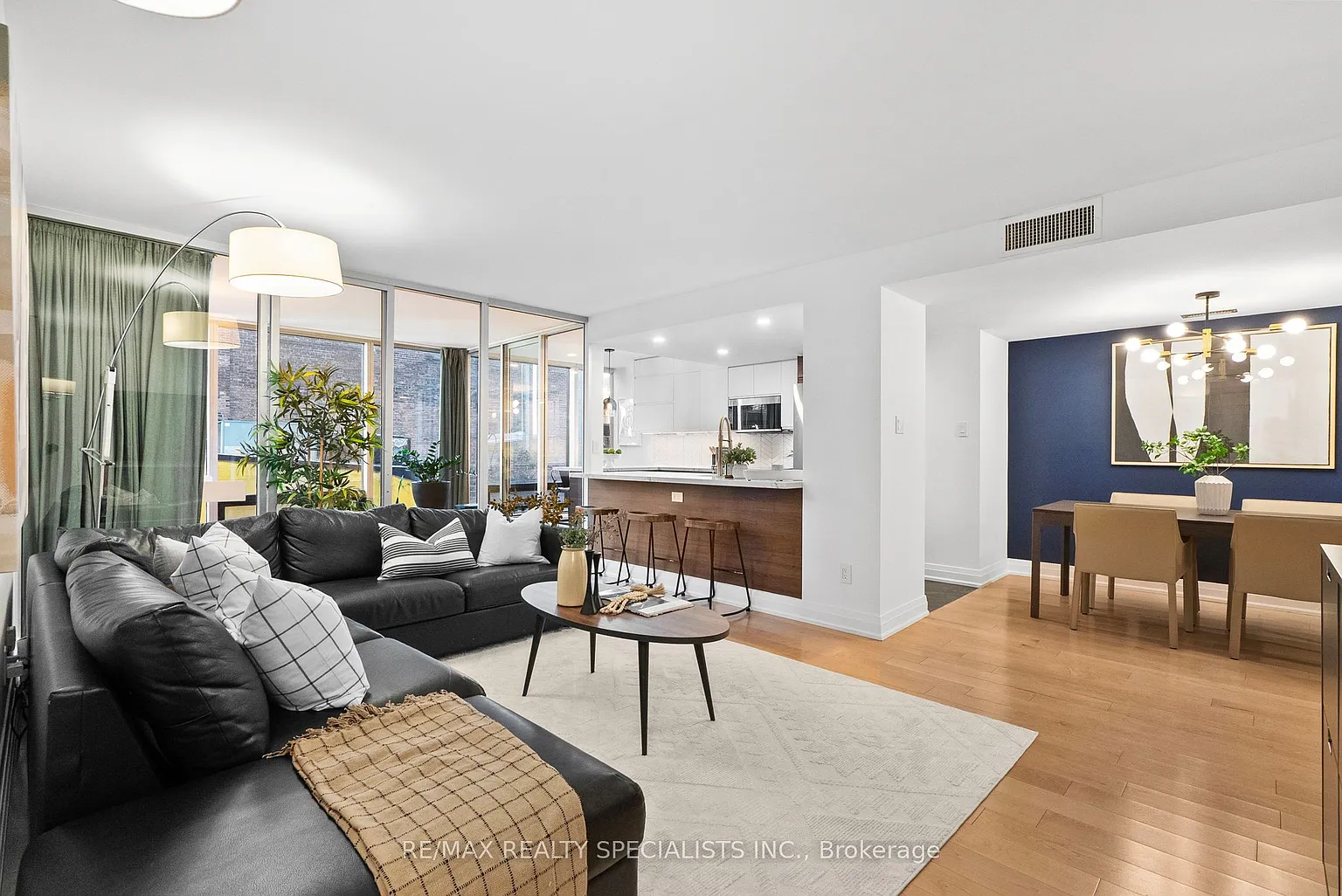 30 Wellington St E #404 photo 1