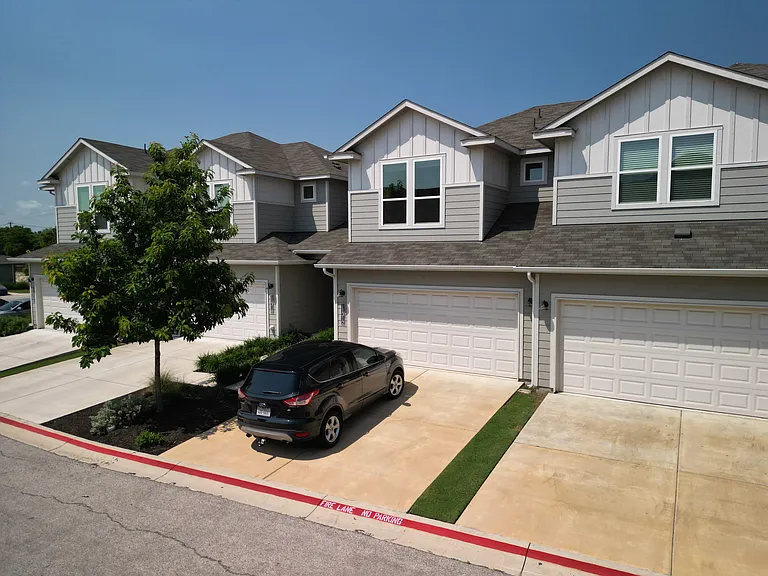 11312 Gadsen Ln — Photo 2