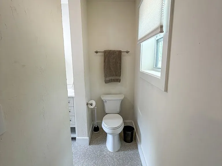 919 SW 6th Ave — Photo 28