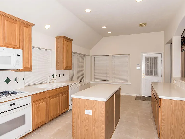 9115 Sunny Ridge Dr — Photo 11