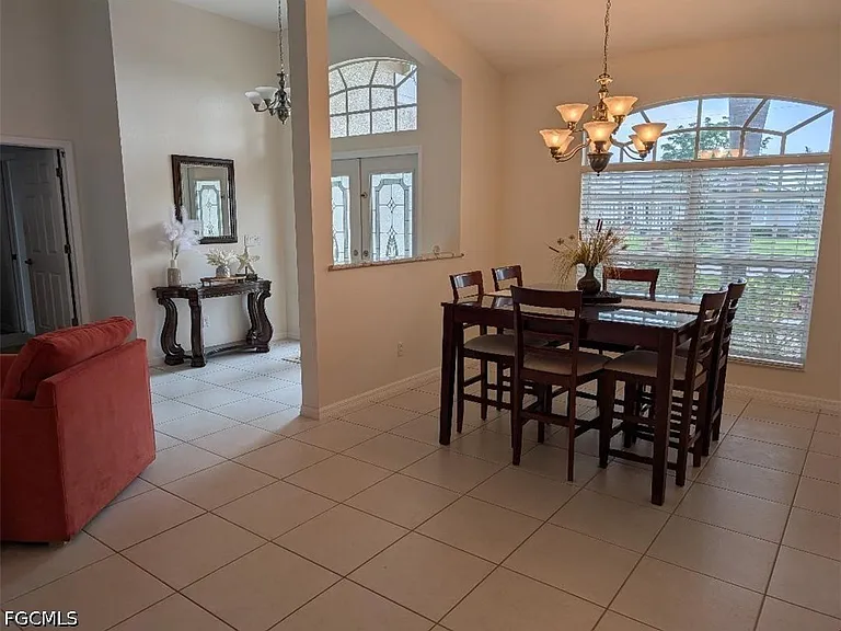 5008 SW 9th Pl — Photo 5