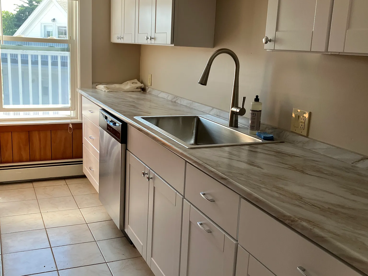 2 bed, 900 sqft, $2,400 — Photo 3