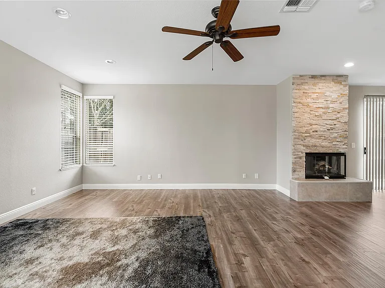 129 Biscayne Way — Photo 19